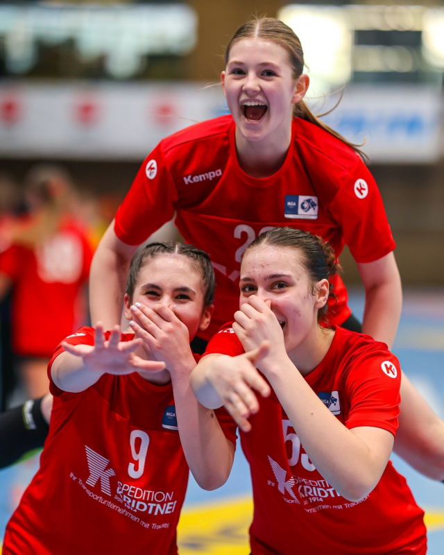 🔥 Was für ein Wochenende für die MGA Academy! 🦁💙

Neben dem starken Sieg unseres WHA-Teams konnten auch Regionalliga, U18, U14A und U14B ihre Spiele gewinnen. 💪

Und unsere Minis?
Sie lernen, wachsen und geben jeden Tag ihr Bestes. 🌱

Ein Wochenende voller Entwicklung, Teamgeist und MGA-Spirit. 💙🦁

#mgafivers #handballaustria #womenshandball #handball #MGAFamily 💙🦁