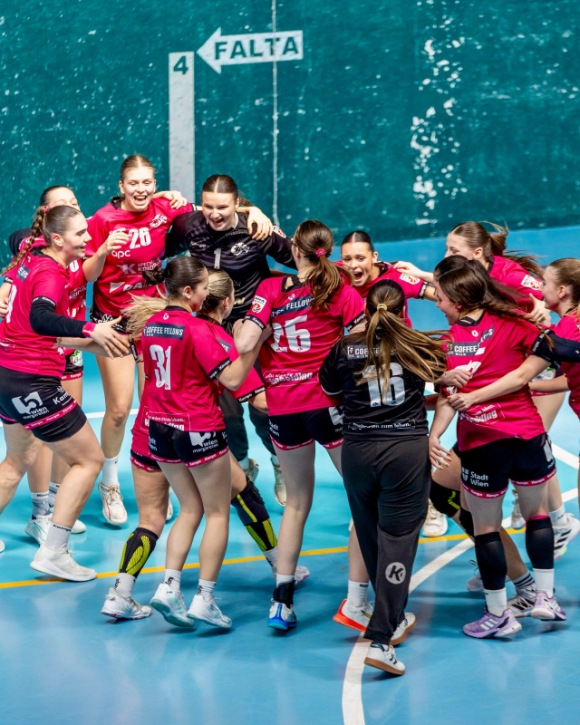 🏆 CHAMPIONS in Ágreda 🇪🇸💙🦁

Unsere Juniorinnen krönen sich zu Siegerinnen des XX Torneig Nacional de Ágreda – nach einer spektakulären Aufholjagd in einem engen und intensiven Finale gegen Urdaibai KI 💥

Was für ein Fight, was für ein Team! 🙌
#MGAFamily 💙🦁 

📸: @balonmanoagreda 

#mgafivers #handballaustria #womenshandball #handball