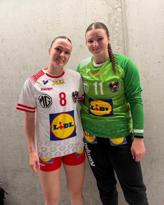 𝗠𝗚𝗔 𝗙Ü𝗥 Ö𝗦𝗧𝗘𝗥𝗥𝗘𝗜𝗖𝗛 🇦🇹🦁💙

Ein ganz besonderer Moment für unsere MGA-Familie! ✨ 🇦🇹 Leonie Neunteufel und Elena Dorfinger feierten ihr Debüt für das österreichische A-Nationalteam beim Sieg gegen die Slowakei! 🔥 Und auch bei unserem Nachwuchs gab es Grund zum Feiern: Annika Duchek absolvierte gegen Kroatien ihr erstes Spiel für die österreichische 2010er-Auswahl. 🤾‍♀️🇦🇹

Drei MGA-Spielerinnen. Drei Debüts im österreichischen Trikot. Ein stolzer Moment für unseren Verein. 💙🦁 Herzlichen Glückwunsch, Mädels! 👏✨ #mgafivers #handball #handballaustria #womenshandball #mgafamily