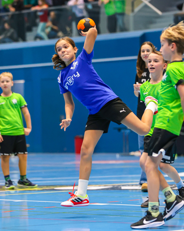 MGA Mini-Turnier – volle Leidenschaft bei unseren U9! 💙🦁
Unsere Kleinsten haben beim Mini-Turnier alles gegeben – mit riesiger Energie, großem Teamgeist und ganz viel Spaß! 🤾‍♀️🔥
Unter der Anleitung von Joao und Leonie wuchs das Team über sich hinaus und zeigte, was echte Fivers-DNA bedeutet.

Das ist MGA: Familie, Zusammenhalt und die Ausbildung der nächsten Generation – als Spielerinnen und als Menschen. 💙🦁

#mgafivers #mgaacademy #handballaustria #womenshandball #handball #MGAFamily 💙🦁