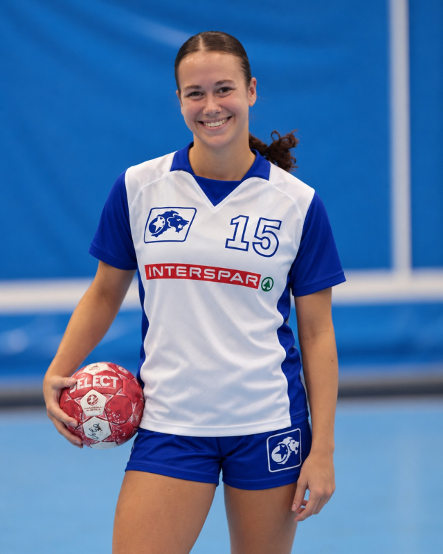 𝗥𝗘𝗧𝗥𝗢 𝗠𝗚𝗔. 𝗦𝗔𝗠𝗘 𝗦𝗣𝗜𝗥𝗜𝗧. 🦁💙 Alte Trikots, neue Generation. ✨ #mgafivers #handball #handballaustria #womenshandball #mgafamily