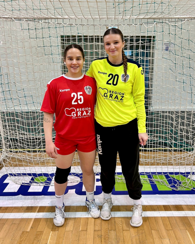 Elena Dorfinger und Theresa Zenk waren mit dem Nationalteam Jahrgang 2006 bei den beiden Länderspielen gegen Ungarn im Einsatz! 🇦🇹🇭🇺🔥

Ein riesiger Glückwunsch an beide –
und besonders an Theresa, die ihren ersten Nationalteam-Call-Up feiern durfte. Was für ein Moment! 🙌✨

Weiter so, Mädels – ihr macht die MGA Fivers stolz! 💙🦁

#mgafivers #handballaustria #womenshandball #handball #MGAFamily 💙🦁