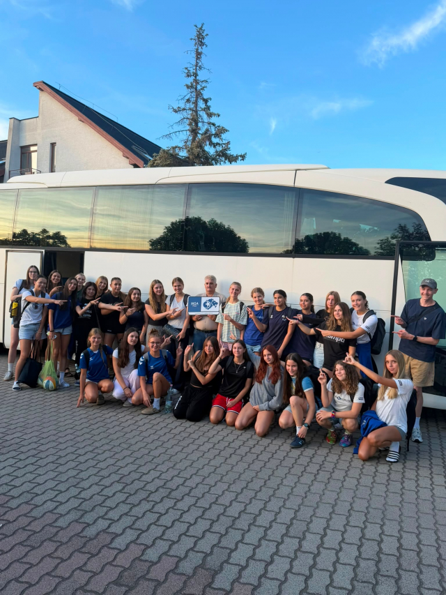 TRAININGSLAGER 2026 🤾‍♀️💙

Vier Tage voller Handball, Teamgeist und gemeinsamer Erlebnisse! 💪 Unsere MGA-Mädels verbringen ihr Trainingslager in Erdőtelek, Ungarn, um gemeinsam intensiv an der Vorbereitung auf die neue Saison zu arbeiten.

🏋️‍♀️ Training & Athletik
🤾‍♀️ Handball, Handball, Handball
🤝 Teambuilding
💙 Gemeinsam als Team wachsen

Vier intensive Tage, ein gemeinsames Ziel: bereit sein für die neue Saison! 🦁🔥 #mgafivers #handballaustria #womenshandball #handball #mgafamily