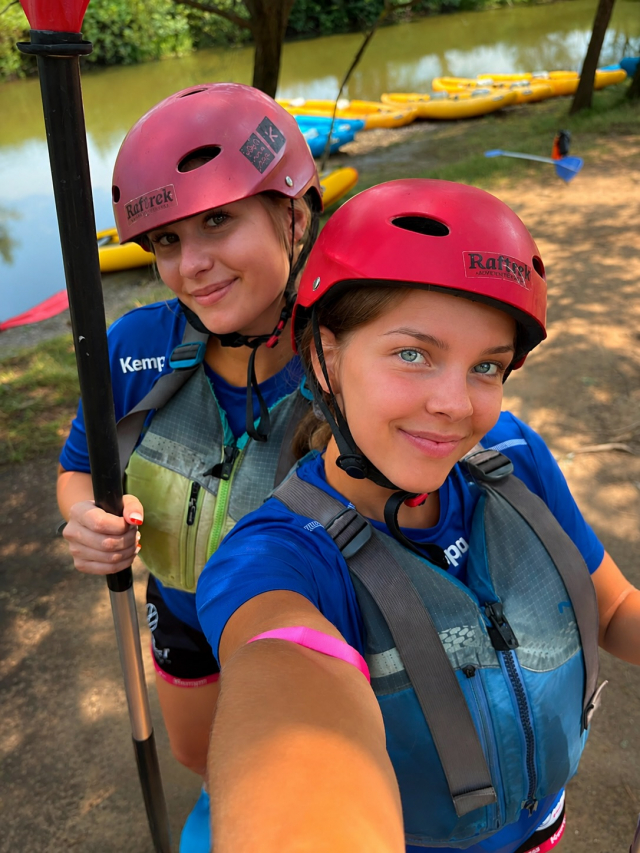 𝗠𝗚𝗔 𝗢𝗡 𝗛𝗢𝗟𝗜𝗗𝗔𝗬𝗦 — 𝗧𝗘𝗜𝗟 𝟮 🌍☀️

Unsere Löwinnen genießen weiterhin den Sommer und tanken neue Energie, bevor es wieder zurück in die Halle geht. 💙

🚣‍♀️ Seki und Sara — Rafting
😎 Magda — Italien
🇷🇸 Iva — Serbien
🏝️ Nina — Mallorca
🇭🇺 Adri — Ungarn

Genießt die freie Zeit, Mädels! Schon bald sehen wir uns wieder auf dem Spielfeld. 🦁

#mgafivers #handballaustria #womenshandball #handball #mgafamily
