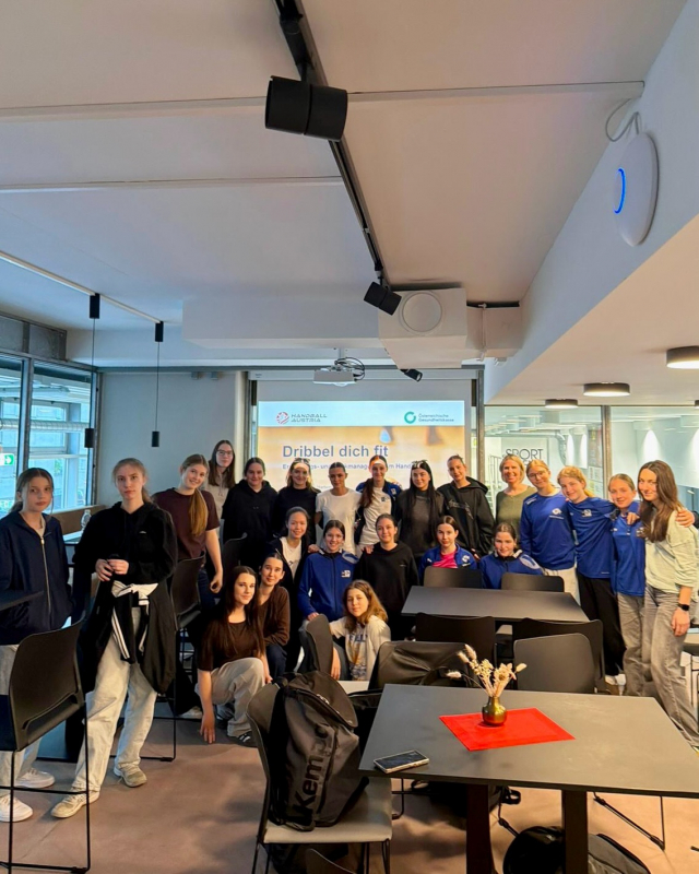 🎓 Input für unsere MGA Academy 💙🦁

Mag. Bernadette Hartweger, BSc (Diätologie) gab wertvollen Input zu Ernährung im Leistungssport 🍎💪

Danke für den starken Austausch – in Zusammenarbeit mit Handball Austria 🙌

#mgafivers #handballaustria #womenshandball #handball #MGAFamily